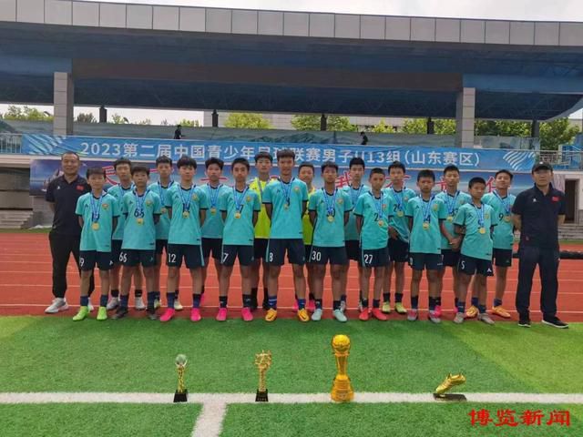 战报德罗赞27+7+9 詹姆斯25+10+9 公牛8人得分上双送湖人3连败湖人（15-13）：詹姆斯25分10板9助2帽、浓眉19分14板3助2断2帽、普林斯16分4板4助、里夫斯21分3助、雷迪什13分4板2助2断、八村塁5分5板、文森特3分3助。